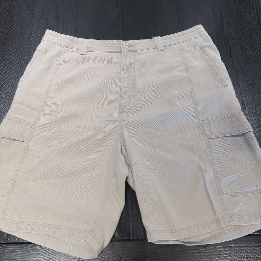 Tommy Bahama Shorts- beige